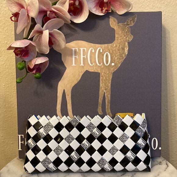 Recycled Woven Paper Clutch - Picture 2 of 12